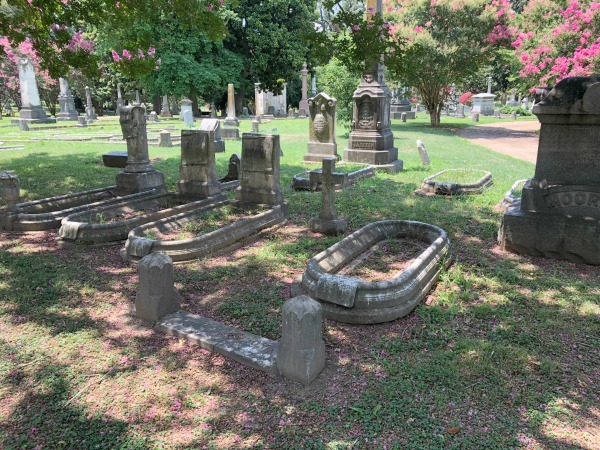 Memphis History through Elmwood Cemetery pebblepirouette.com #memphis #tennessee #elmwoodcemetery #memphishistory 