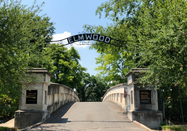 Memphis History through Elmwood Cemetery pebblepirouette.com #memphis #tennessee #elmwoodcemetery #memphishistory 