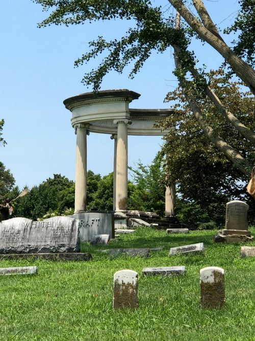 Memphis History through Elmwood Cemetery pebblepirouette.com #memphis #tennessee #elmwoodcemetery #memphishistory 