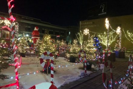 Viewing Christmas Lights in Idaho Falls #Christmas #Christmaslights #Idaho #IdahoFalls #VillasDowntownLoft #HistoricDowntownIdahoFalls