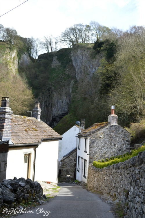 An Accidental Trip to Castleton, England pebblepirouette.com #castletonengland #derbyshirepeakdistrictnationalpark #travel #england #uk