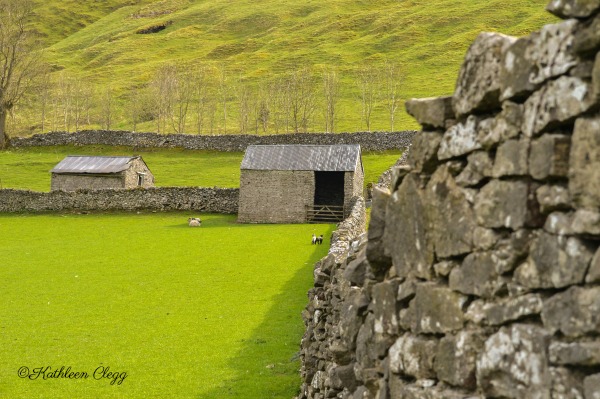 An Accidental Trip to Castleton, England pebblepirouette.com #castletonengland #derbyshirepeakdistrictnationalpark #travel #england #uk