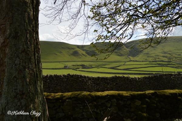 An Accidental Trip to Castleton, England pebblepirouette.com #castletonengland #derbyshirepeakdistrictnationalpark #travel #england #uk