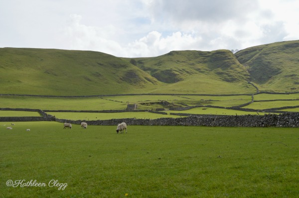 An Accidental Trip to Castleton, England pebblepirouette.com #castletonengland #derbyshirepeakdistrictnationalpark #travel #england #uk