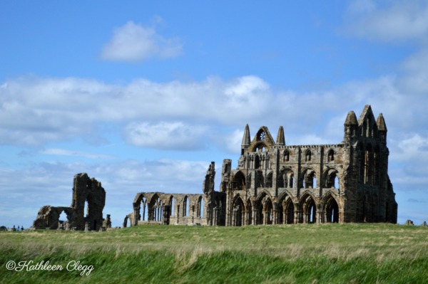 Day trip to Whitby England pebblepirouette.com #whitby #england #ruins #beach 