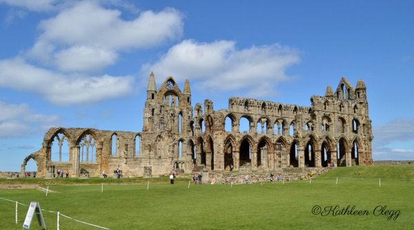 Day trip to Whitby England pebblepirouette.com #whitby #england #ruins #beach 