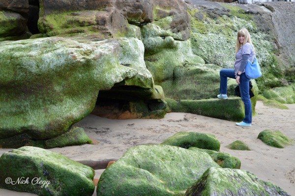 Day trip to Whitby England pebblepirouette.com #whitby #england #ruins #beach 