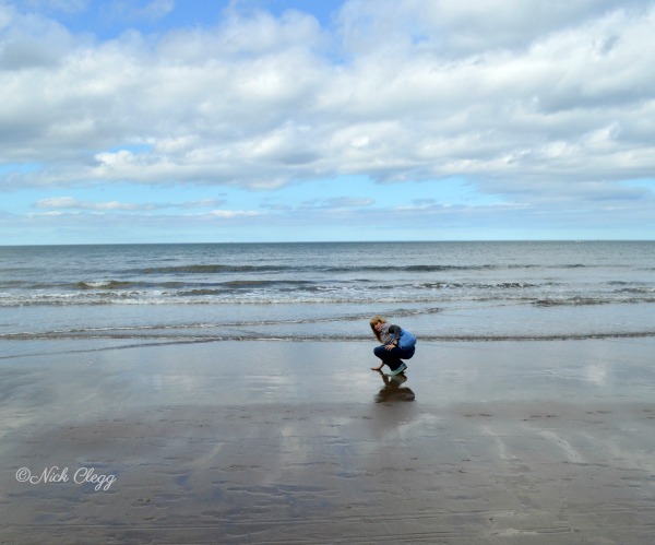 Day trip to Whitby England pebblepirouette.com #whitby #england #ruins #beach 