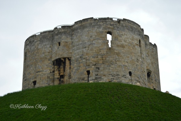 3 Days in York England #England #York #CityStreets #PebblePirouette www.pebblepirouettelcom